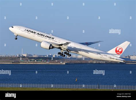 Japan Airlines (JAL) Boeing B777 300ER W84 .